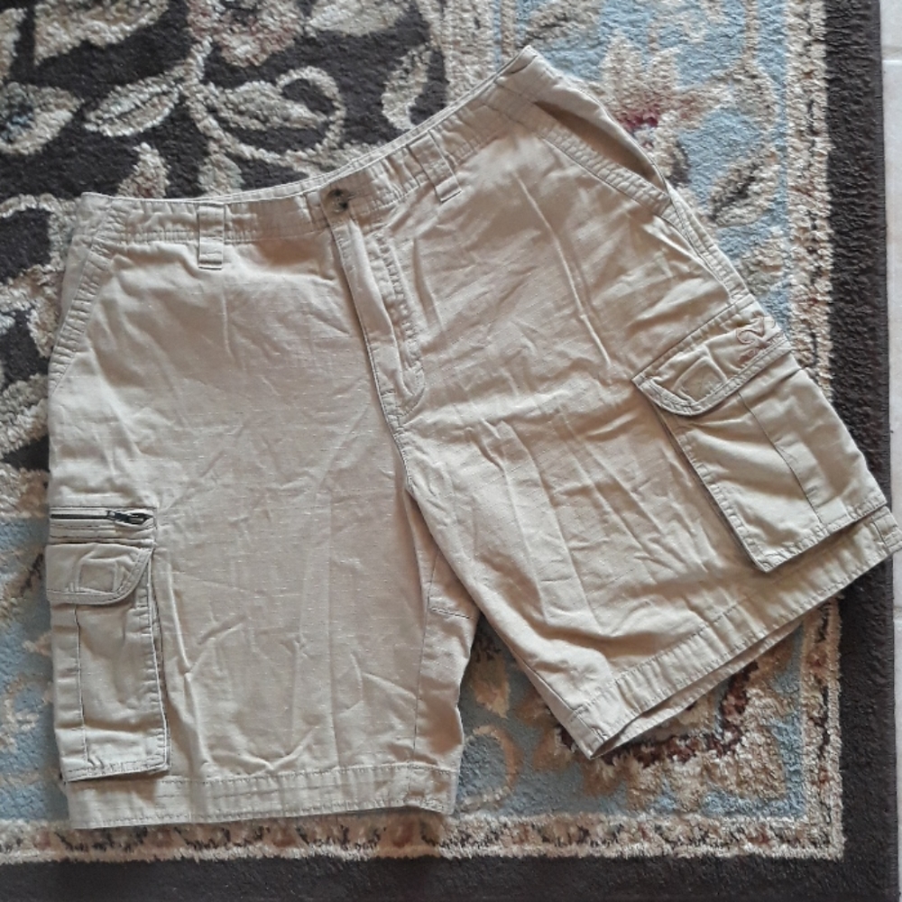2x*Host Pick*Realtree cargo shorts